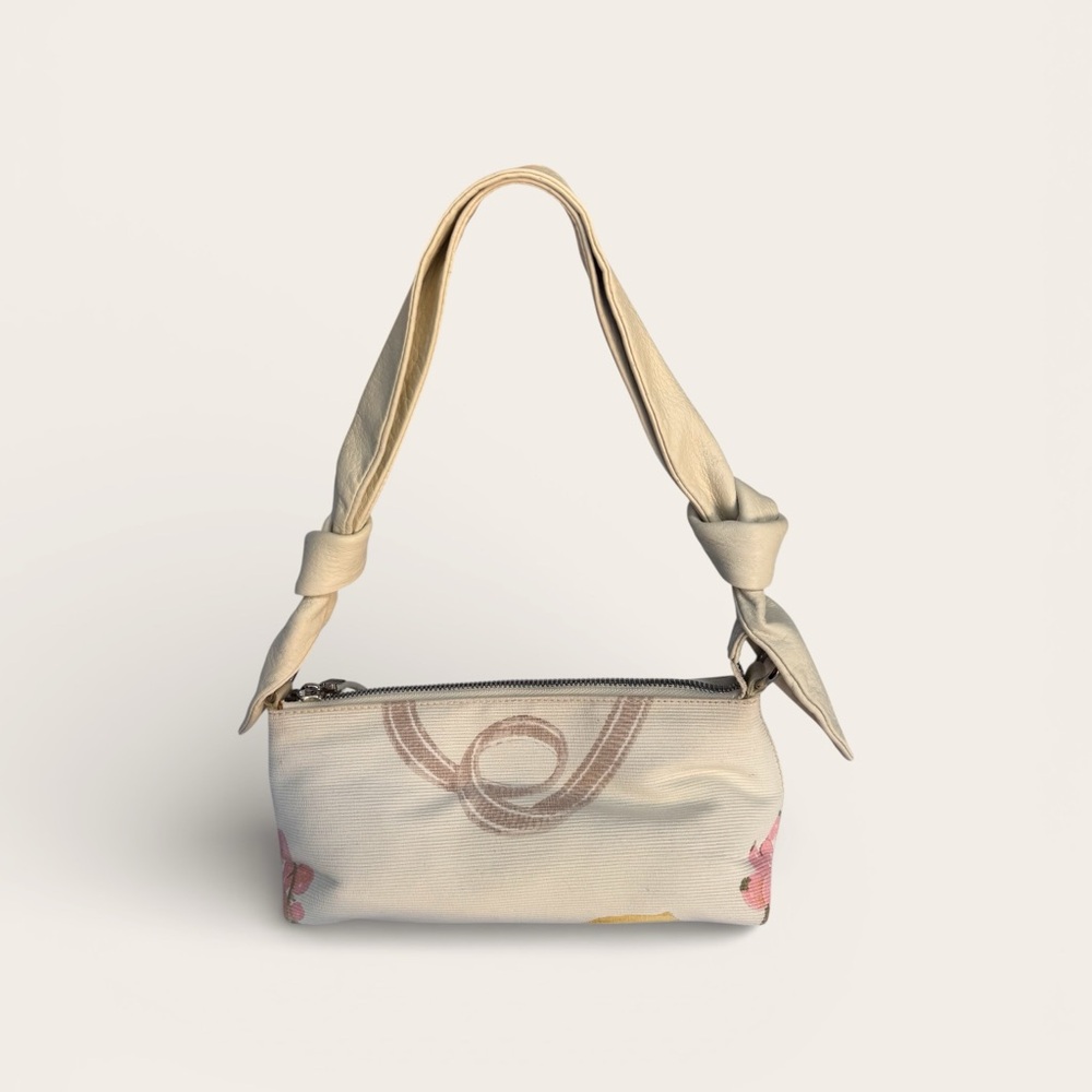 Salvador Ferragamo Cream Shoulder Bag with Knotted Handles AU-21/5347 Magnolia